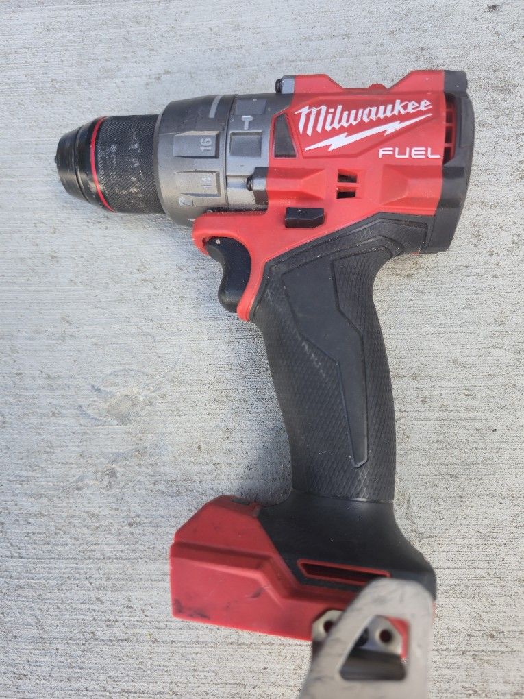 Milwaukee M18 FUEL Hammer DRILL