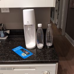 Soda Stream With CO2 Tank Cartridge And Two Bottles