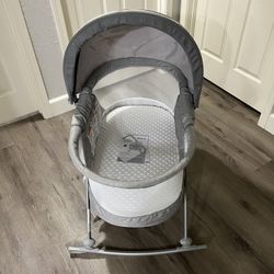 BRAND NEW Safety 1st Nap and Go Rocking Bassinet