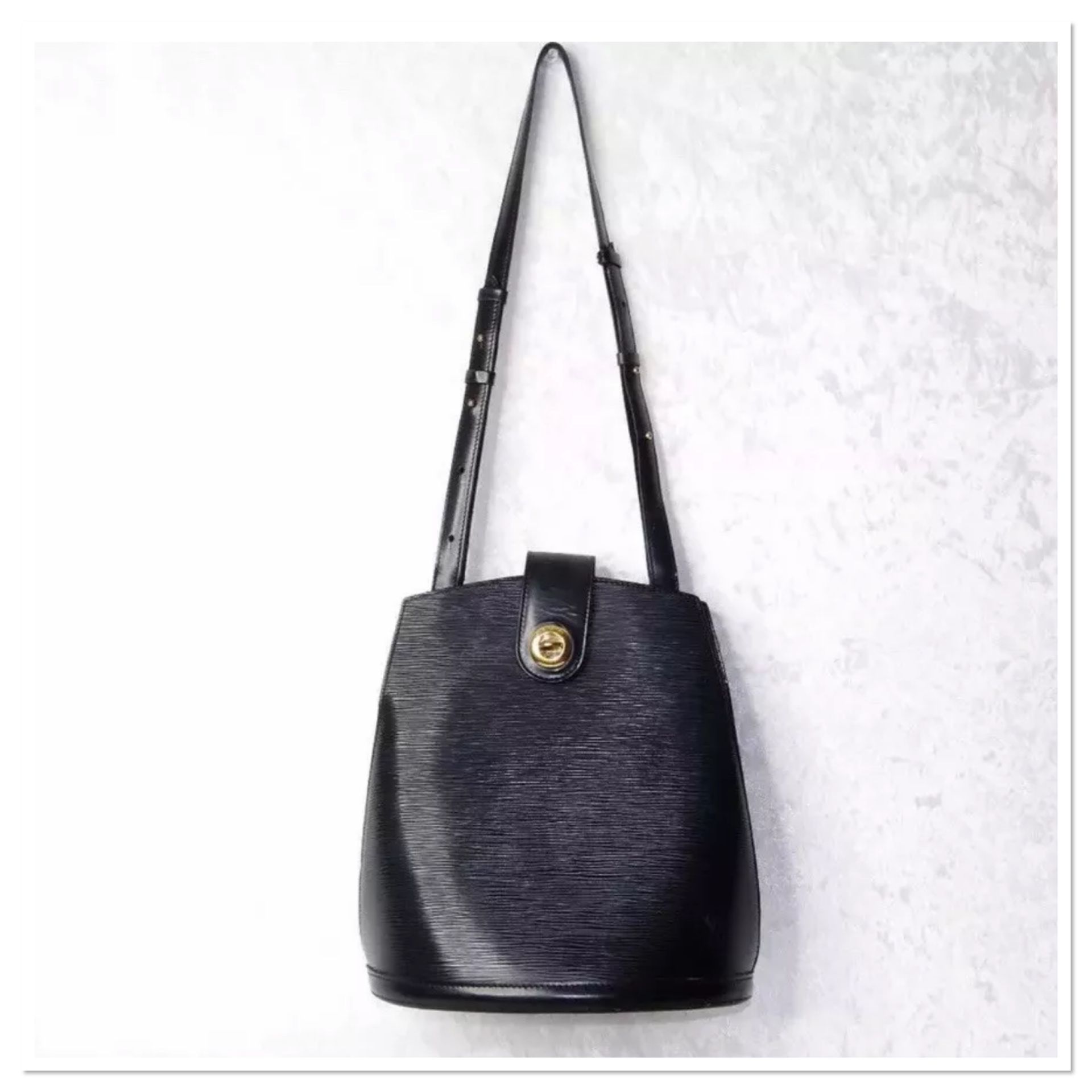Louis Vuitton Epi Cluny Bucket Bag Shoulder Purse LV
