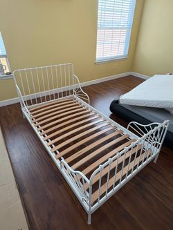 Ikea Minnen Extendable Bed Frame with slatted bed base white 38 1/4x74 3/4”