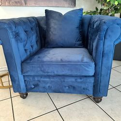 Modern Velvet Tufted Accent Sofa Couch Chair with Scroll Arms and Nailhead. (Blue)