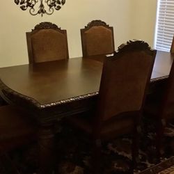 Elegant Wood Table And 6 Chairs
