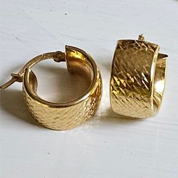 14K Yellow Gold Textured Wide Huggie Hoop Earrings