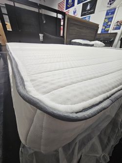 New Queen Memory Foam Mattress 