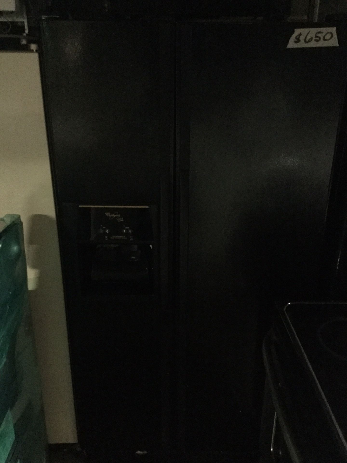 Black kitchen set/ warranty/ delivery and installation are available