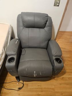 Two recliner one electric one not