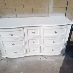 White 6 Drawer Dresser