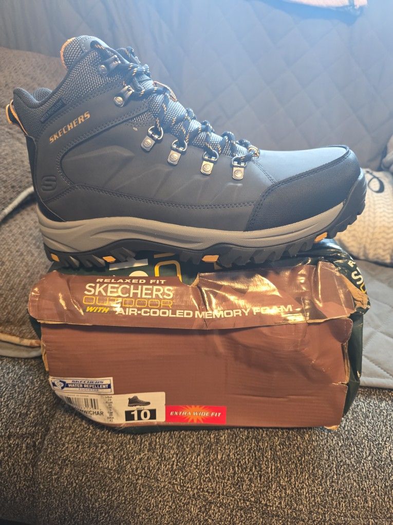 SKETCHERS Waterproof Memory Foam