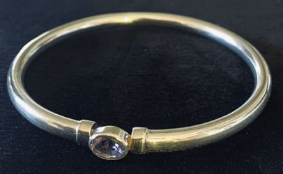 Beautiful Sterling 925 Round Bangle Bracelet with Oval Amethyst Stone