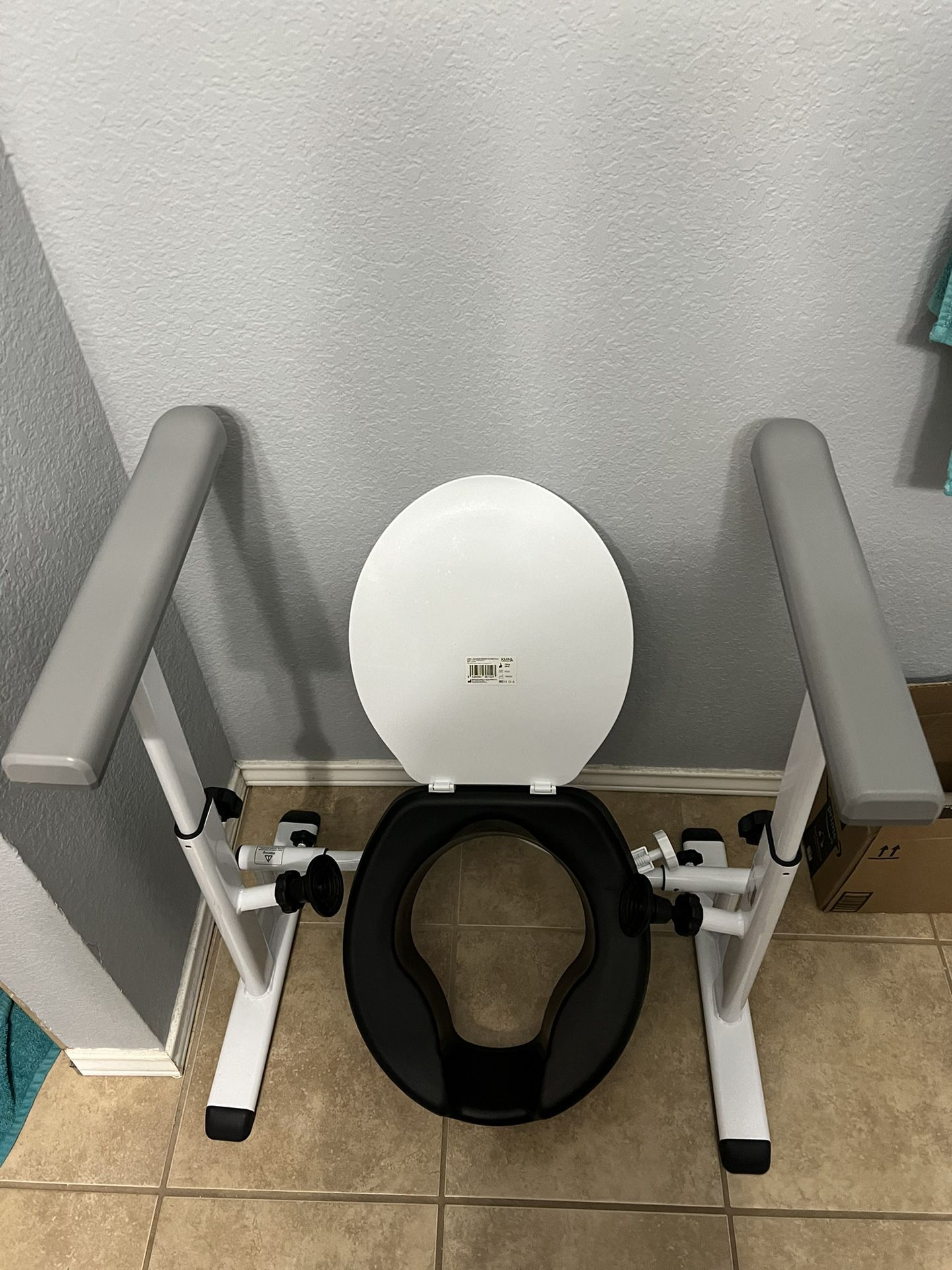 Race toilet seat With Rails 