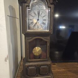Electronic grandfather clock