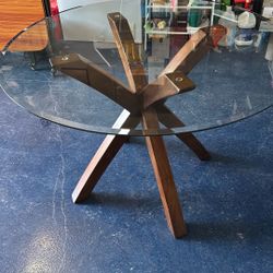 42” Diameter Round Glass Table W/1” Bevel Edge. Porch Pick Up.