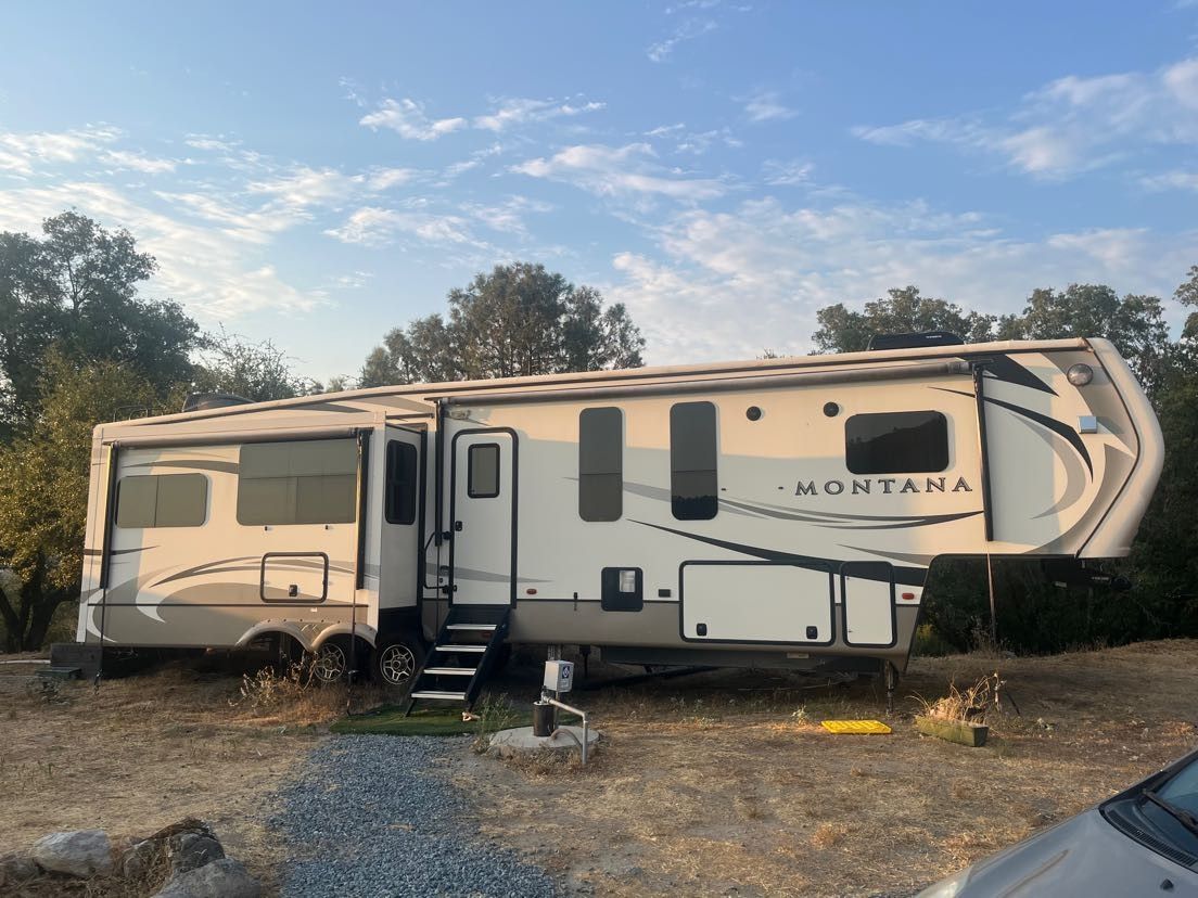 2018 Keystone Montana 3950br