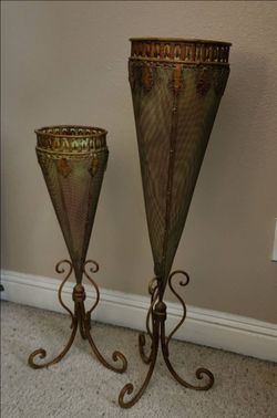 Metal Cone Stands