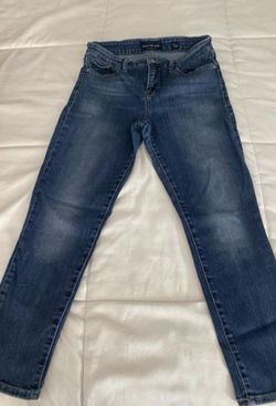 Levis De mujer  Tallas 7,4,27  Lucky brand  Tallas  8/29,8/29,6/28  Nydj  Tallas 2,6  $120 por todos