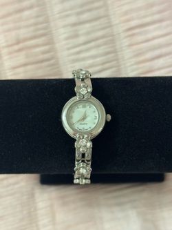 Vintage Style Silver Tone Floral Rhinestone Quartz Bracelet Watch