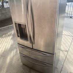 Refrigerator 