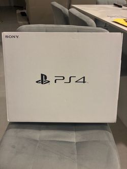 Sony PlayStation 4 Console with box an goldhen