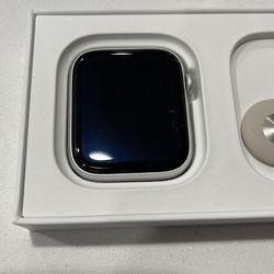 Apple SE 44mm