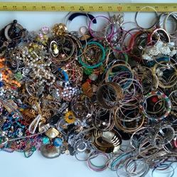 24 Lbs. Of Jewelry Well Over 600 Pieces