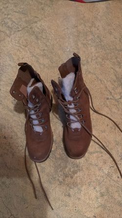 Nine West size 7 women’s zip up boot