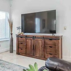 Solid wood TV Stand/Entertainment Center