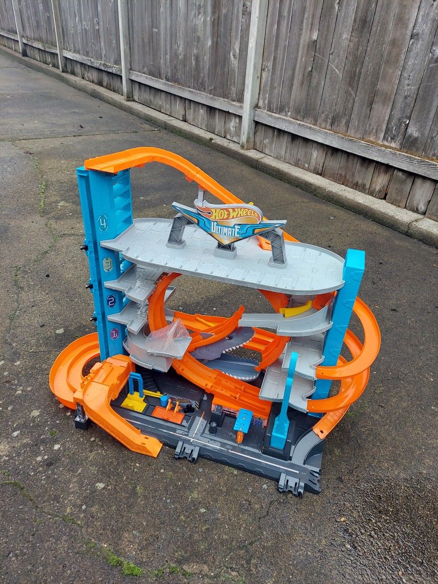 Hot Wheel Ultamate Garage 