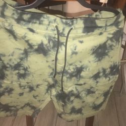 Men’s Sweatshort In Medium