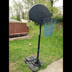 Portable basketball hoop