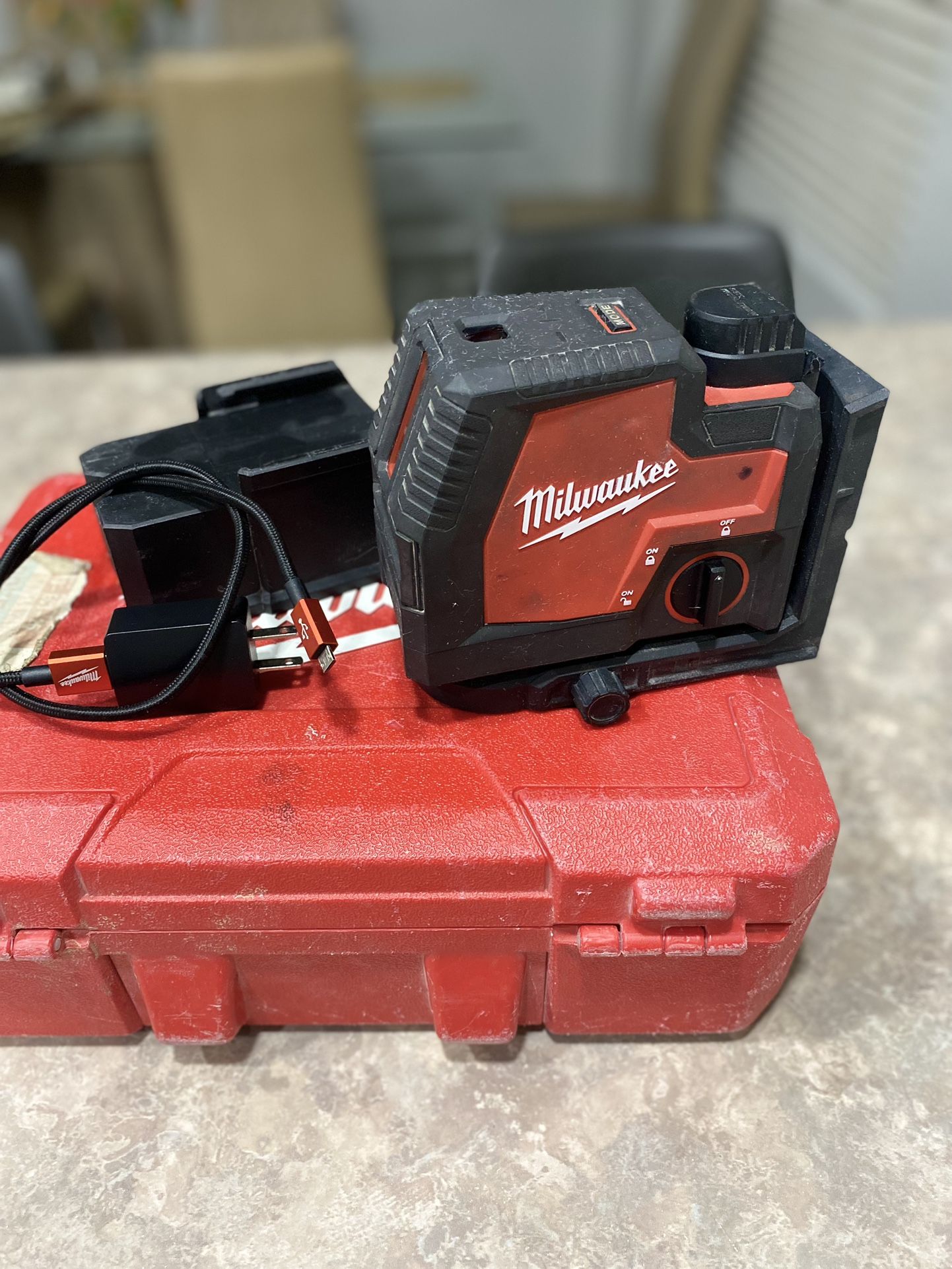 Milwaukee Green 100 ft. Cross Line and Plumb Points Rechargeable Laser Level with REDLITHIUM Lithium-Ion USB Battery and Charger