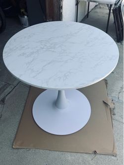 Lamerge White Round Dining Table, 31.5" Tulip Table Kitchen Dining Table for 2-4 People with MDF Table Top & Pedestal Base, Mid-Century End Table Leis