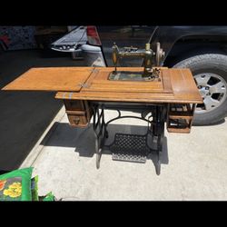 Antique 1900s? Sewing Machine cabinet with foot treadle 4 Drawers KNICKERBOCKER