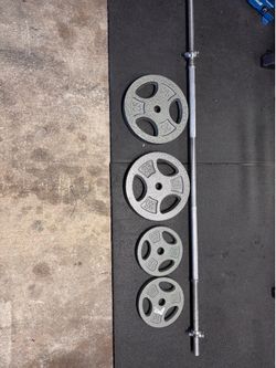 5ft Barbell and 70lbs on weights