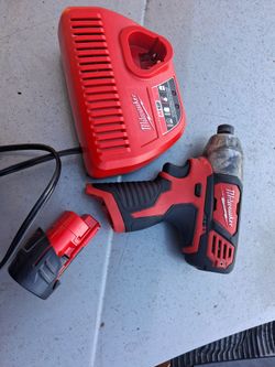 Milwaukee impact driver M12V