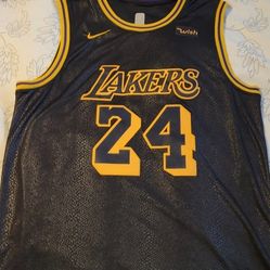 Kobe Bryant Nike Mamba City Edition Size XL $60 OBO
