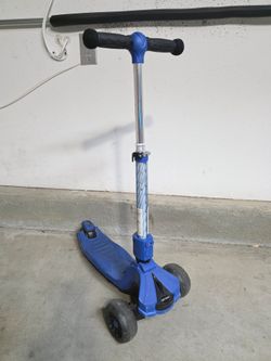 Jetson Saturn 3-wheel Scooter for Kids in Blue
