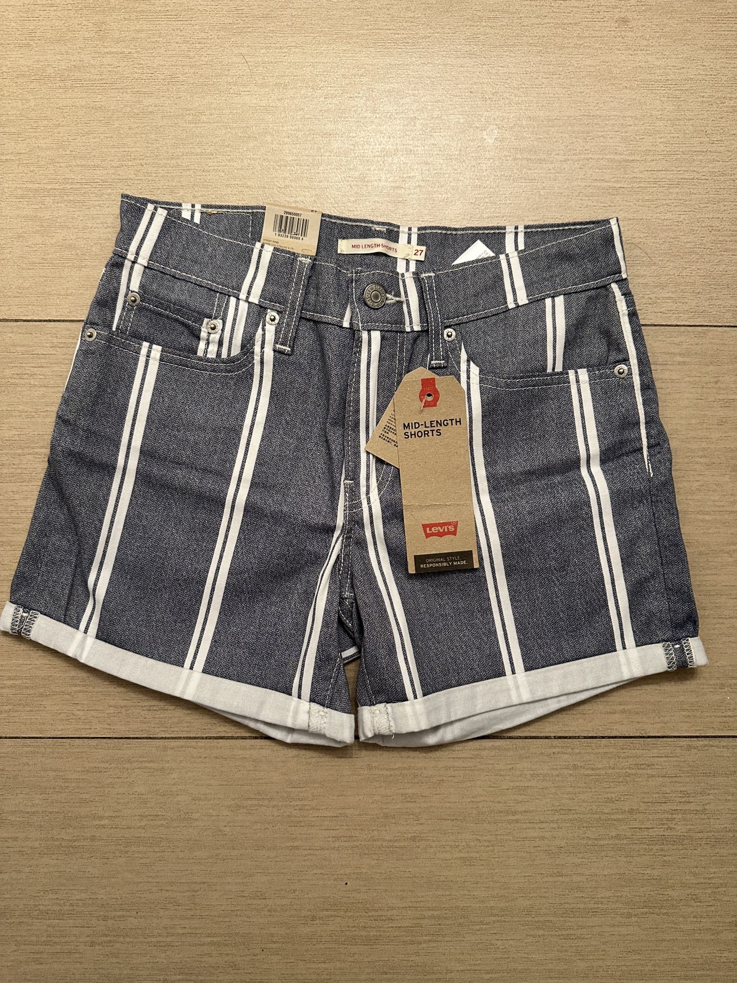 New With Tags Levis Womens Shorts 