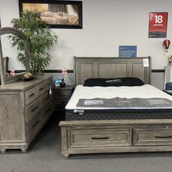 4PC Gray King Platform Bedroom Set 