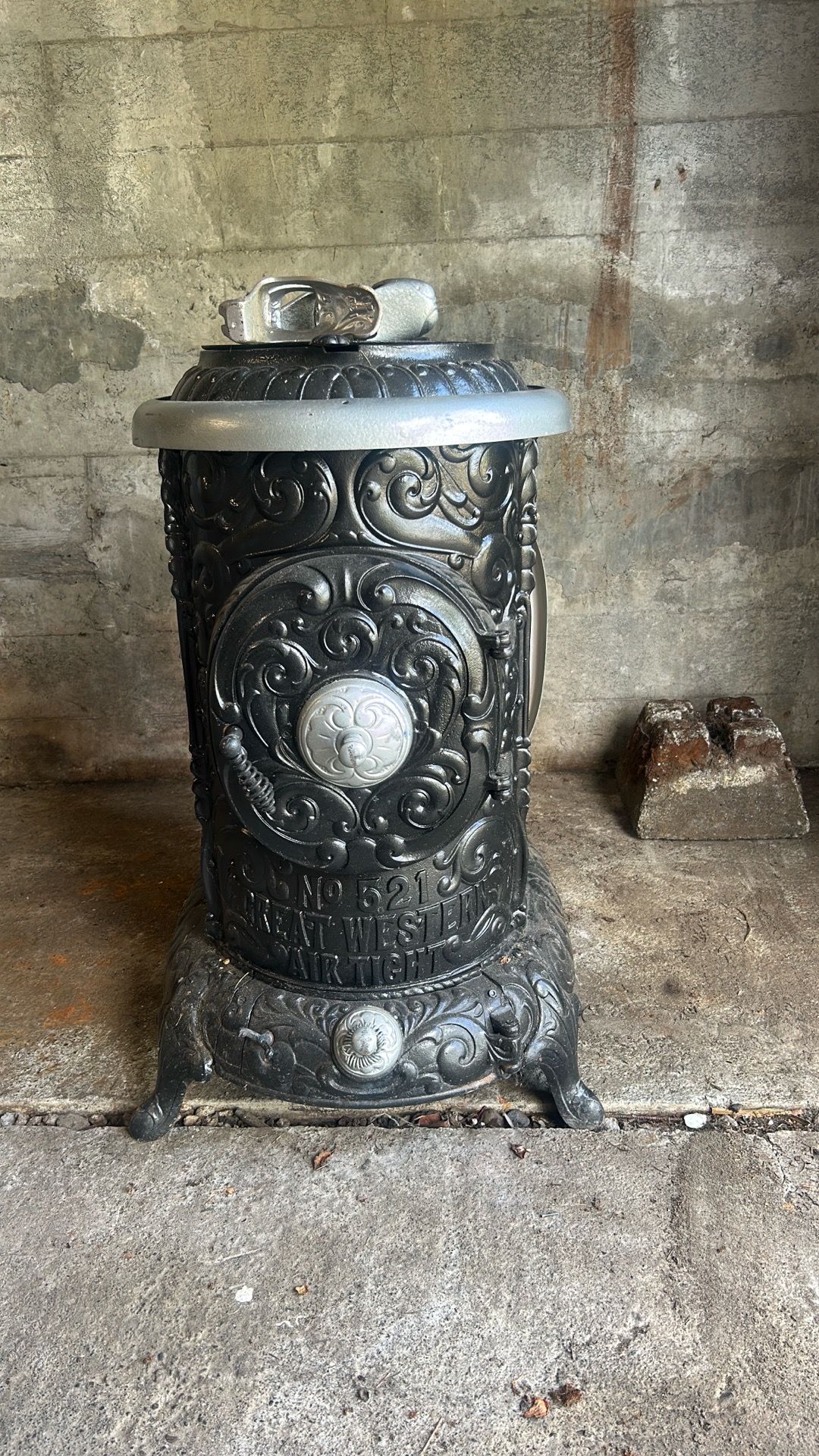 Cast iron stove