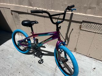 nice Genesis bike for kids 5 to 9 years older /. the bike everything good tires size 18”