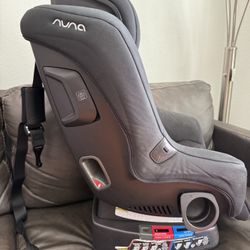 Nuna Rava Convertible Car Seat (Black)