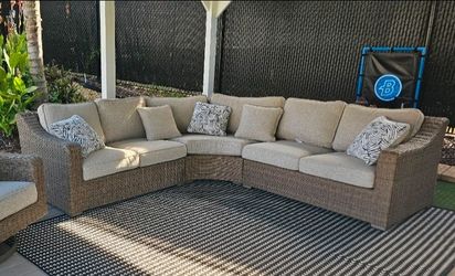 New 3 pc outdoor Laguna Sectional sofa