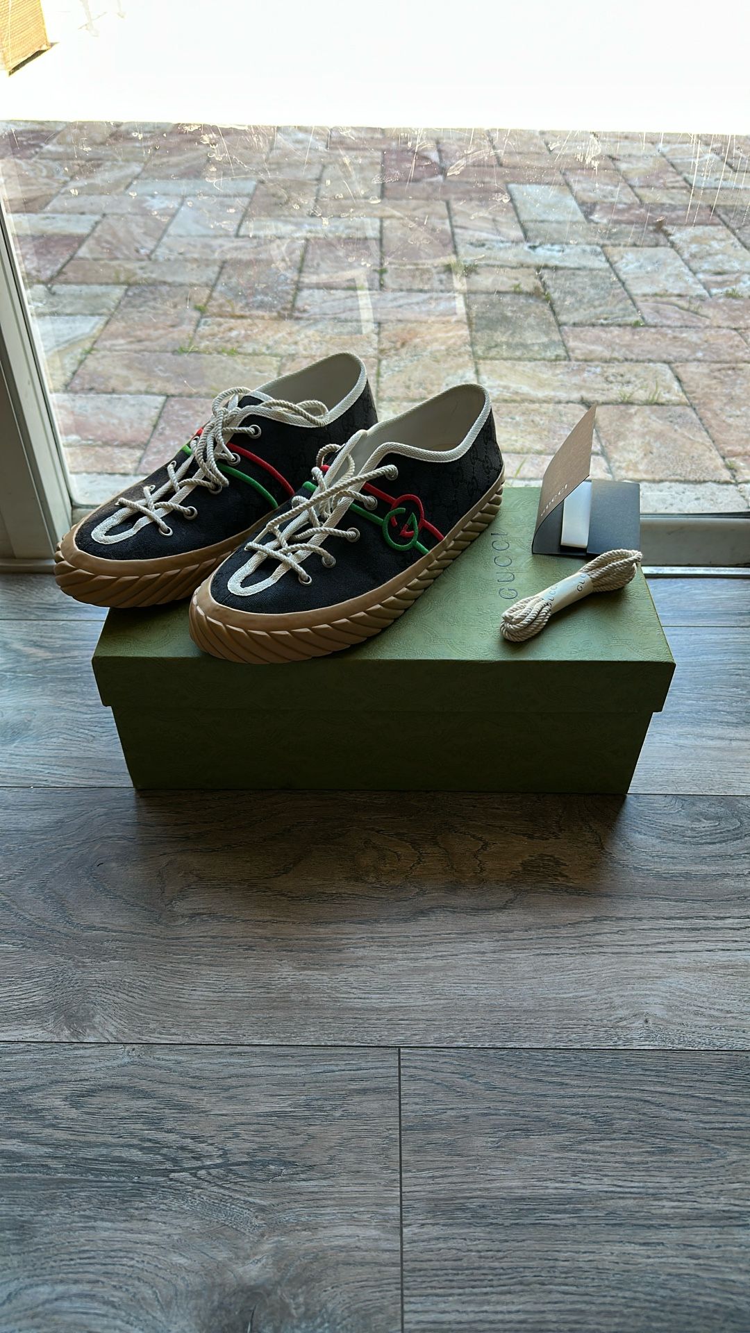 Gucci Tennis Shoes - Size 9