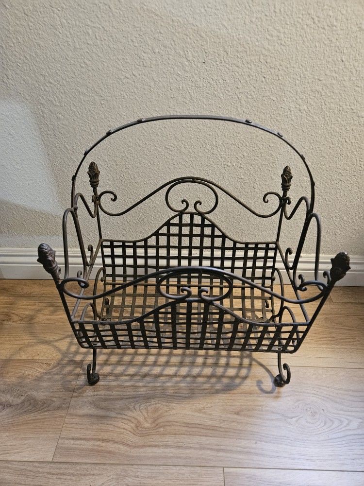 Log Holder Vintage Fireplace Metal Rack Magazine Holder Towel Storage Footed