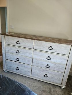 Beautiful bedroom set (Queen size)