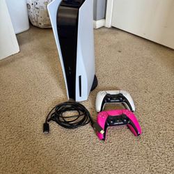PS5 Disk Edition + 2 Controllers
