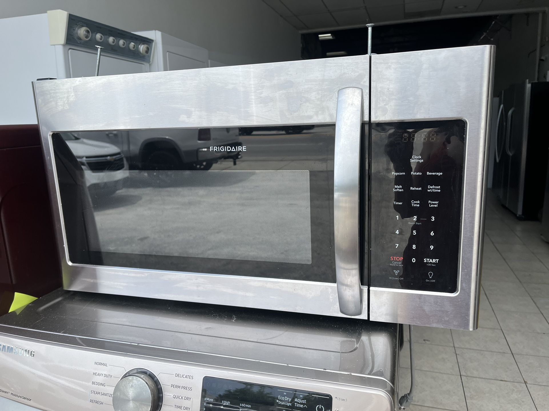 Microondas Frigidaire 30 Pulg De Ancho