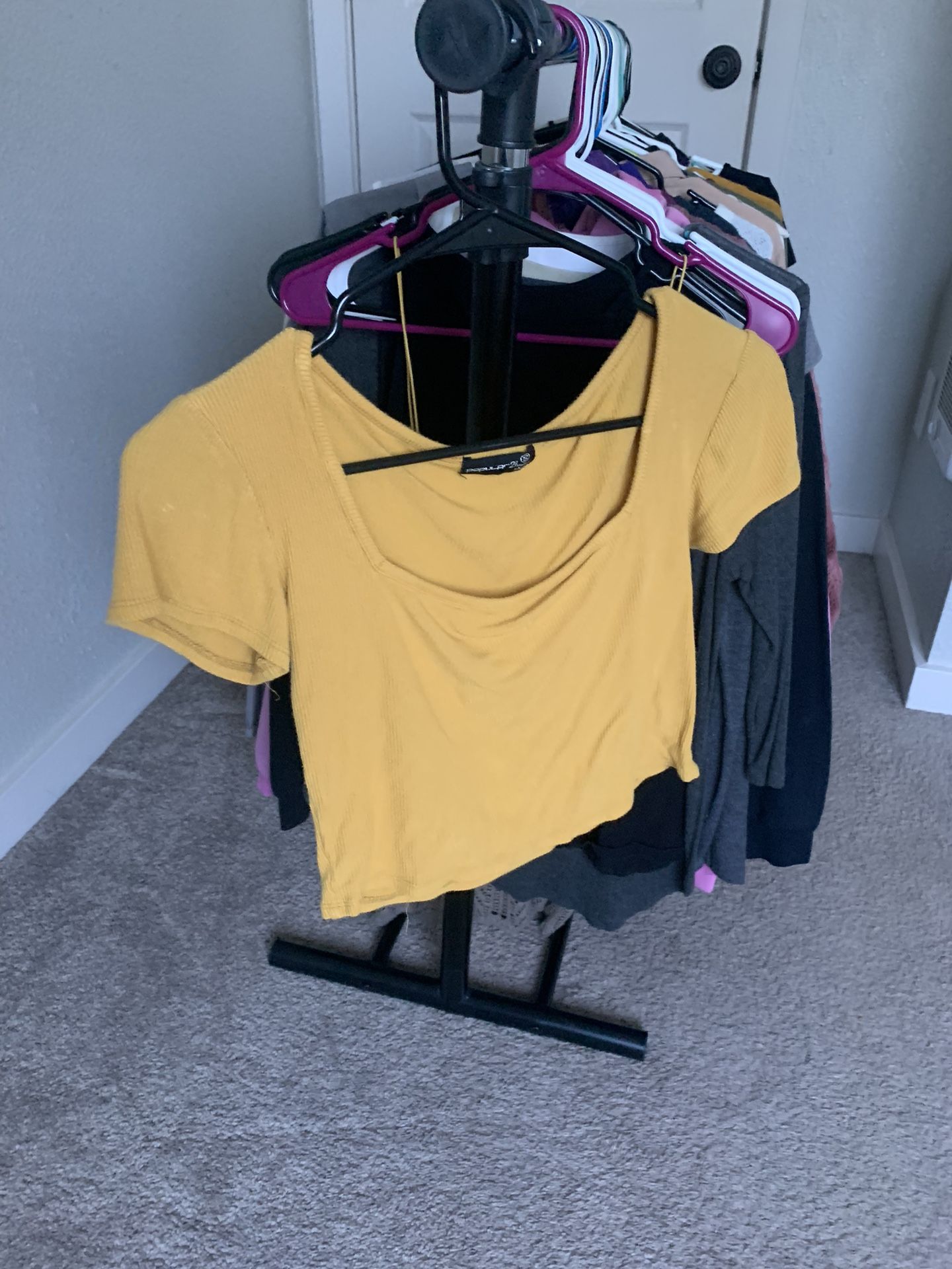 T-Shirt Crop Top Yellow Size Small - Popular 21
