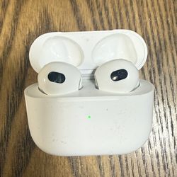 Apple AirPods 3 with MagSafe Charging Case
